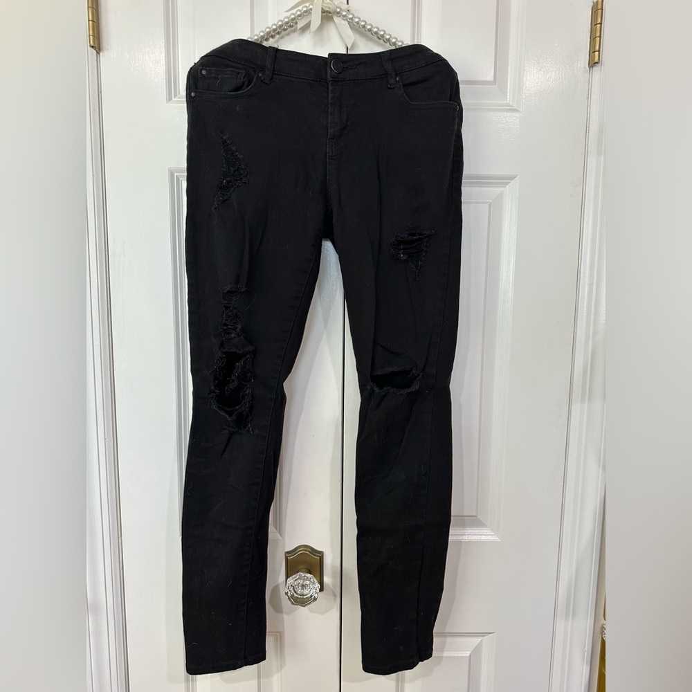 Size 8 Rogue Women Ripped Black Skinny Jean